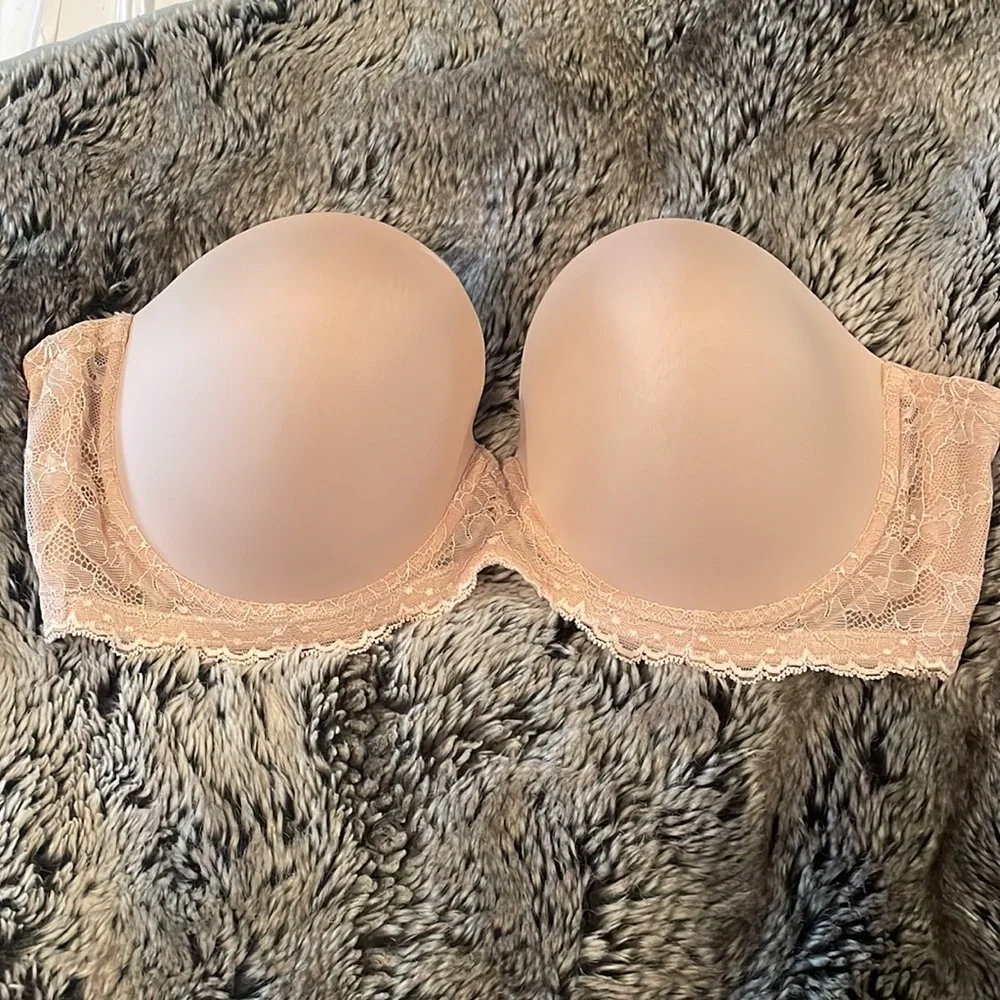 On Gossamer nude strapless bra with lace detail. - Picture 9 of 9